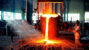 Pooring Molten Iron